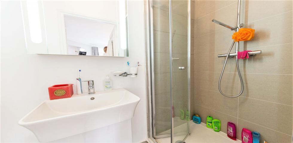 			PRIVATE GARDEN, 3 Bedroom, 3 bath, 1 reception Flat			 Christchurch Avenue, KILBURN